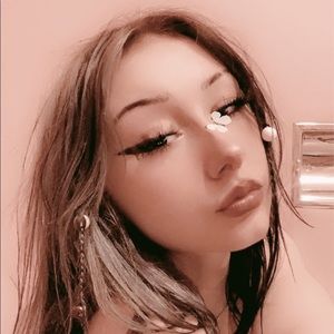 Meet your Posher, Alexia